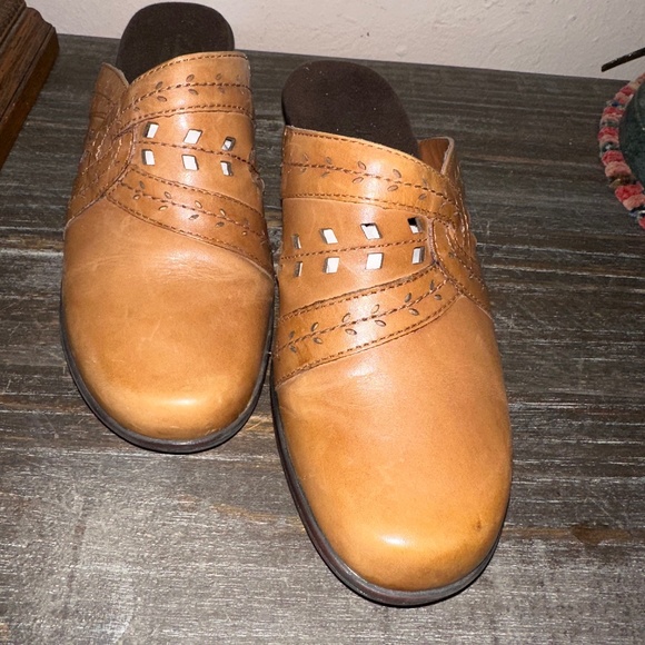 clarks clogs clearance